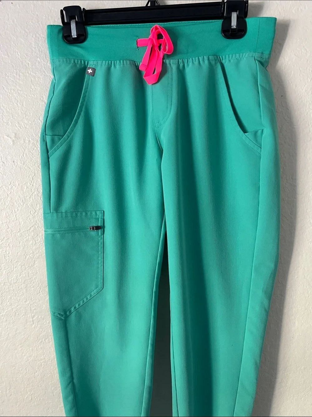 Like New! FIGS Zamora Jogger Scrub Pants PO#1426 Surgical Green in XS/P - Picture 5 of 16